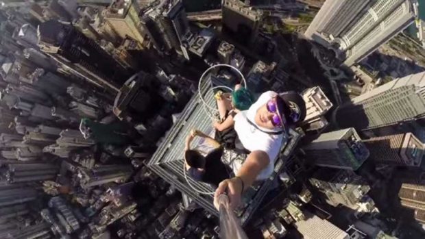 افزایش آمار مرگ و میر به هنگام تهیه عکس های سلفی عجیب ! 5 سلفی عجیب