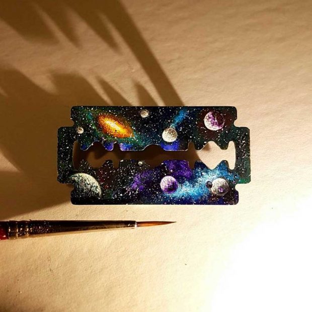 نقاشی مینیاتوری بر روی اشیاء ریز توسط یک نقاش ترک 12 نقاشی مینیاتوری بر روی اشیاء ریز هنر دستان نقاش ترک