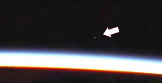انتشار ویدیو ورود شی نورانی اسرارآمیز به جو زمین توسط ناسا ! 2 شی نورانی اسرارآمیز