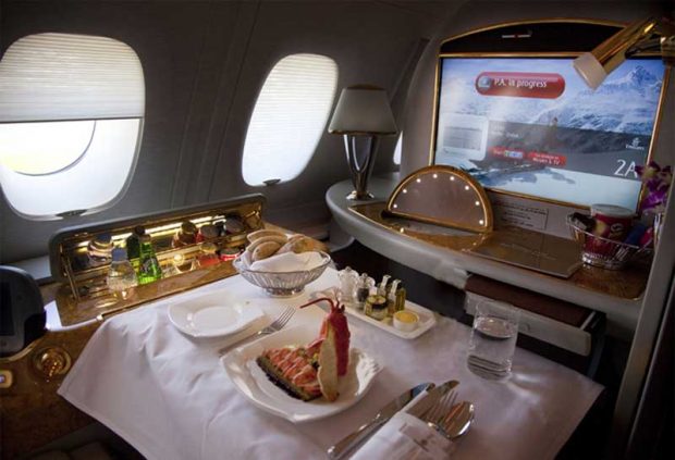 سفری رویایی با کابین فرست کلاس هواپیماهای مسافربری لوکس جهان 7 کابین فرست کلاس هواپیمایی امارات