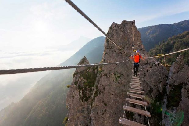 تصاویری از خطرناک ترین و پر هیجان ترین پل های عابر پیاده در جهان