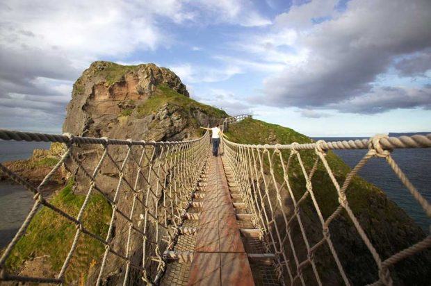 تصاویری از خطرناک ترین و پر هیجان ترین پل های عابر پیاده در جهان