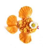 تصاویری از آثار هنرمندی که گلبرگ‌ها را به نقاشی‌های دیدنی تبدیل می کند