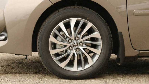 تویوتا کرولا ۲۰۱۷ خودرویی می تواند همانند نسل قبلی خوب محبوب باشد 12 تویوتا کرولا 2017