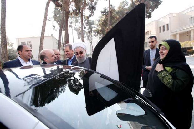 خودرو برقی یوز و آویتا ساخت ایران توسط حضور رئیس جمهور بازدید شد 3 خودرو برقی یوز