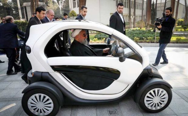 خودرو برقی یوز و آویتا ساخت ایران توسط حضور رئیس جمهور بازدید شد 10 خودرو برقی یوز