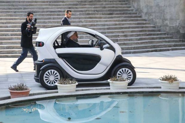 خودرو برقی یوز و آویتا ساخت ایران توسط حضور رئیس جمهور بازدید شد 2 خودرو برقی یوز