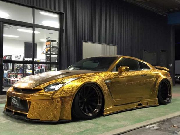 نیسان R35 GT-R طلایی