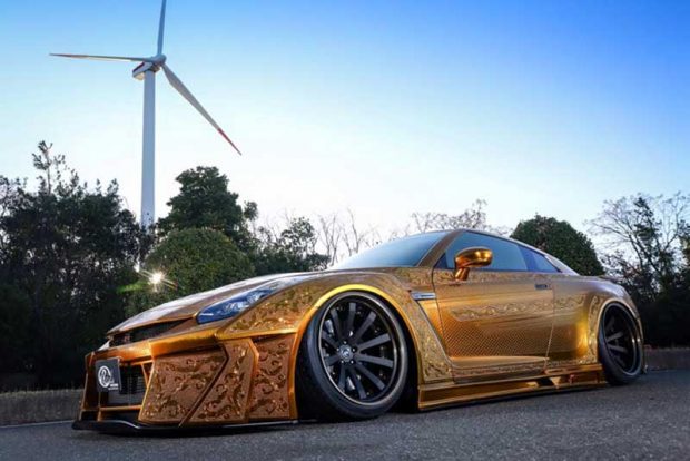 نیسان R35 GT-R طلایی