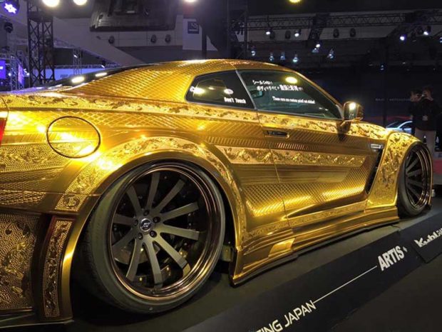 نیسان R35 GT-R طلایی