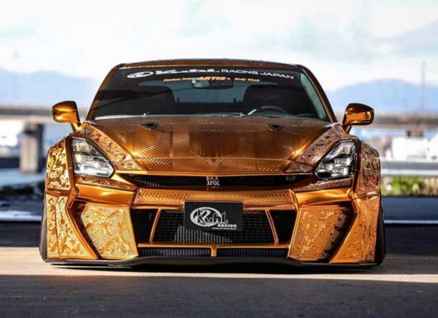 نیسان R35 GT-R طلایی