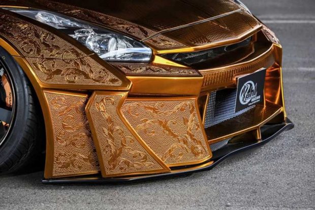 نیسان R35 GT-R طلایی