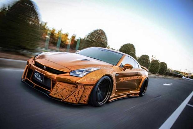 نیسان R35 GT-R طلایی