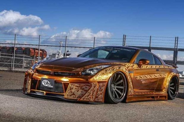 نیسان R35 GT-R طلایی