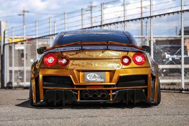 نیسان R35 GT-R طلایی
