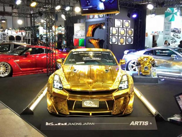 نیسان R35 GT-R طلایی