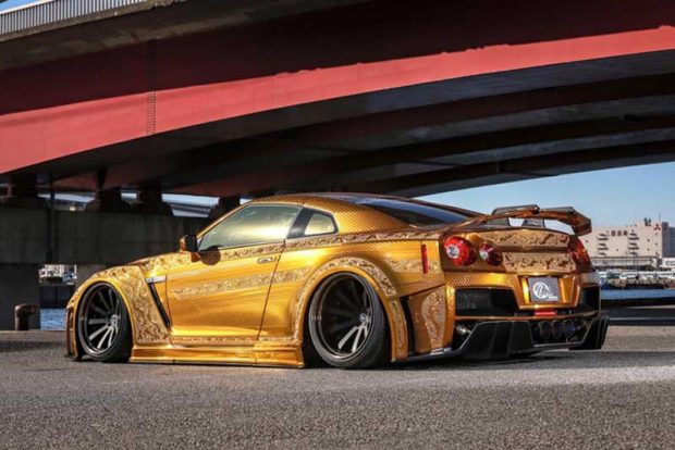 نیسان R35 GT-R طلایی