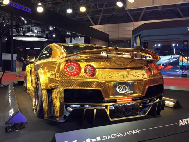 نیسان R35 GT-R طلایی