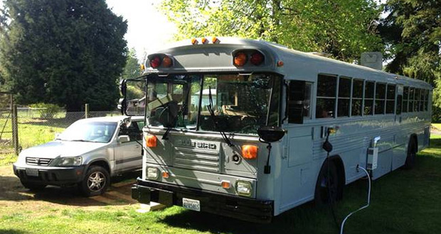 تبدیل اتوبوس مدرسه به محل زندگی