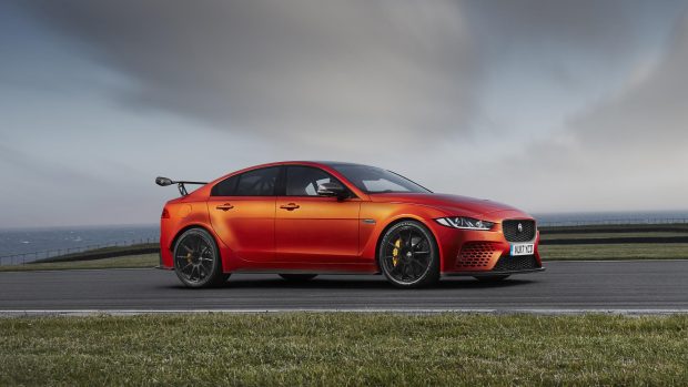 جگوار XE SV 11