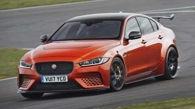 جگوار XE SV