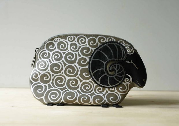 ساخت کیف های چرمی به شکل حیوانات توسط دو هنرمند گمنام ! 4 کیف های چرمی به شکل حیوانات