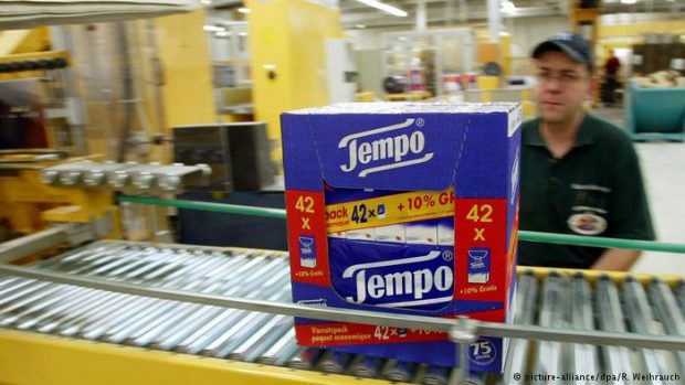 اختراع دستمال کاغذی چگونه و در کدام کشور انجام شد ؟ 8 اختراع دستمال کاغذی