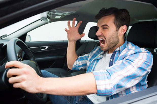 عادت های خطرناک در رانندگی
