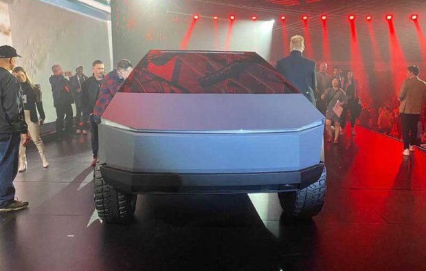 تسلا سایبرتراک خلافکاران شهر دبی را تعقیب خواهد کرد 5 تسلا سایبرتراک