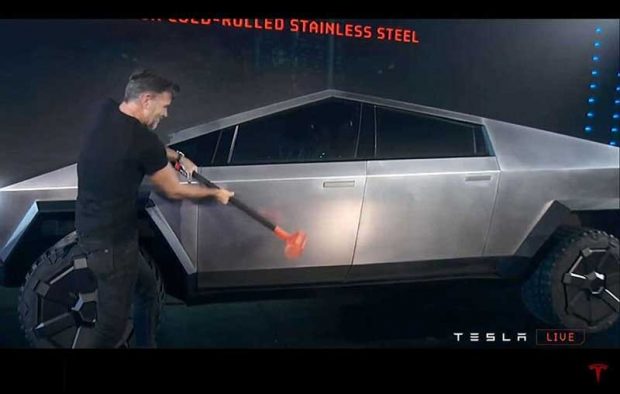 تسلا سایبرتراک خلافکاران شهر دبی را تعقیب خواهد کرد 4 تسلا سایبرتراک