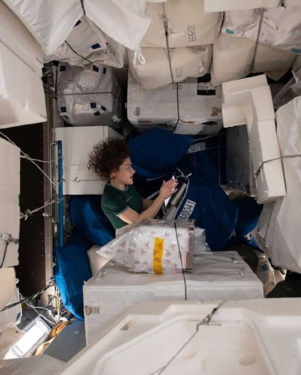 رکورد حضور در فضا توسط یک فضانورد زن شکسته شد + عکس 3 رکورد حضور در فضا