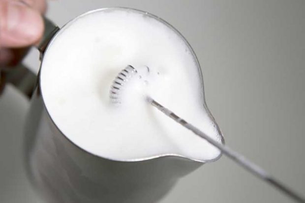 طرز تهیه کف شیر یا فوم بصورت کاملا حرفه ای 2 طرز تهیه کف شیر