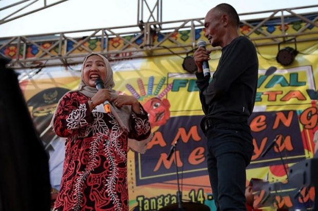 مسابقه دادزدن زنان در اندونزی