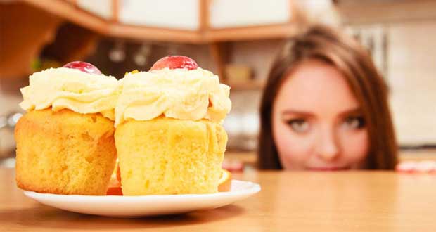 کاهش میل به خوردن شیرینی با خوردن