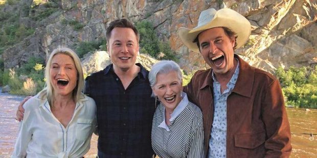 مادر ایلان ماسک مدل معروف آمریکایی را بیشتر بشناسید 4 مادر ایلان ماسک