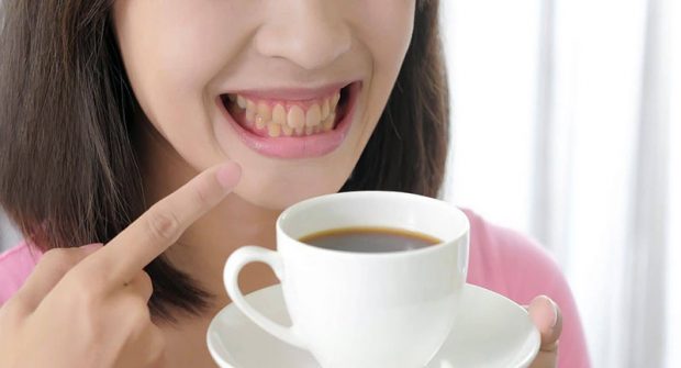 از عوارض خوردن قهوه برای دهان و دندان بیشتر بدانیم ؟ 4 عوارض خوردن قهوه