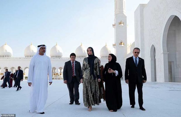 عکس های با حجاب ایوانکا ترامپ را تماشا کنید! 10 عکس های با حجاب ایوانکا ترامپ