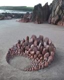 چینش هنرمندانه و هندسی سنگ