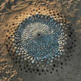 چینش هنرمندانه و هندسی سنگ