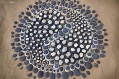 چینش هنرمندانه و هندسی سنگ