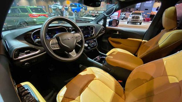 کرایسلر پاسیفیکا 2021 بصورت رسمی رونمایی شد 9 کرایسلر پاسیفیکا 2021