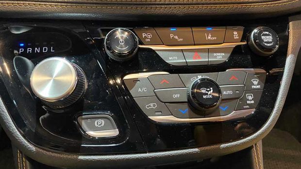 کرایسلر پاسیفیکا 2021 بصورت رسمی رونمایی شد 11 کرایسلر پاسیفیکا 2021