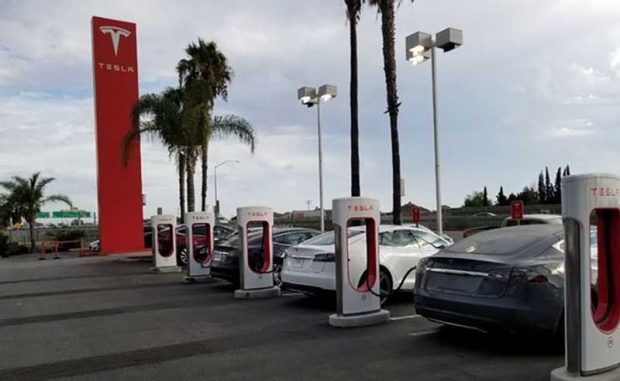 یزدان مینویی