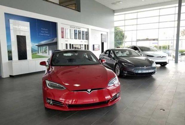 یزدان مینویی