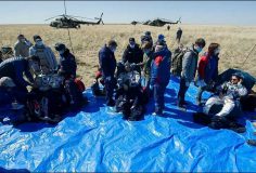 لحظه فرود فضانوردان روی زمین