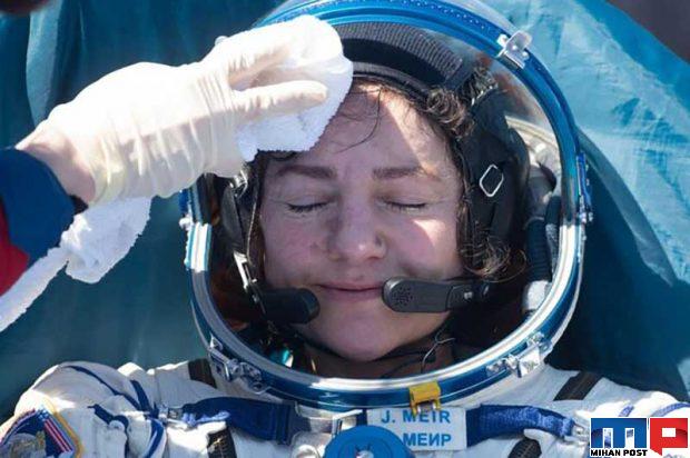 تصاویری دیدنی از لحظه فرود فضانوردان روی زمین 10 لحظه فرود فضانوردان روی زمین