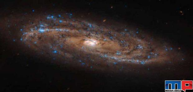 تصاویر یک کهکشان مارپیچ توسط تلسکوپ هابل به ثبت رسید 2 تصاویر یک کهکشان مارپیچ