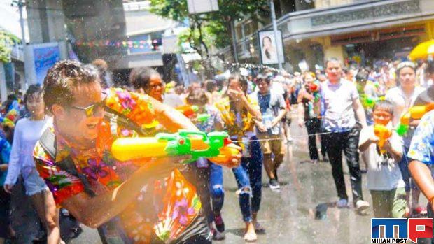 عکس های فستیوال آب تایلند یا همان جشن سونگکران را تماشا کنید 10 عکس های فستیوال آب تایلند