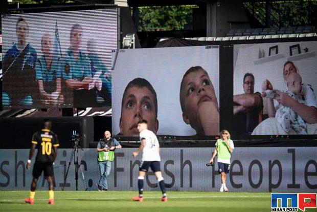 حضور در استادیوم با اپلیکیشن زوم 