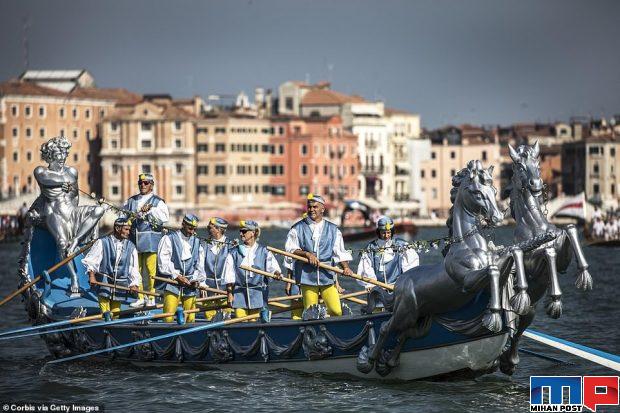 فستیوال رگاتا با وجود ویروس کرونا در ایتالیا برگزار شد + عکس 3 فستیوال رگاتا